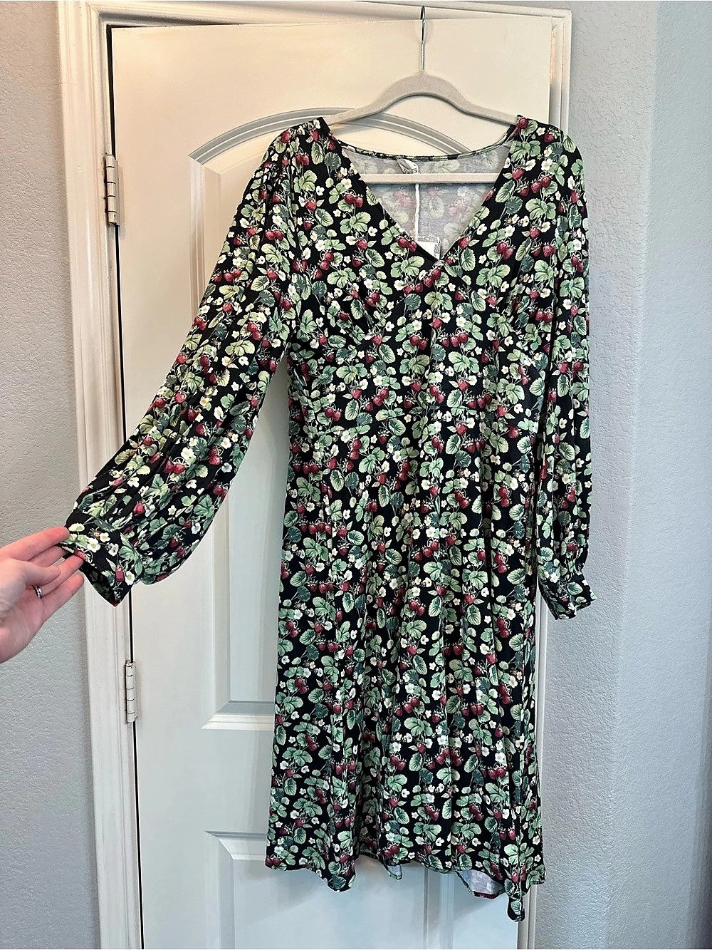 kate quinn strawberry vine Midi Dress in Black & Green Size Medium bamboo NWT - Picture 3 of 12